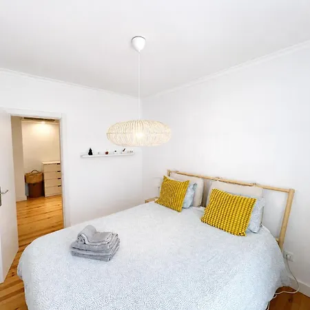Lovely Flat Close To Estrela And Lapa Daire Lisboa