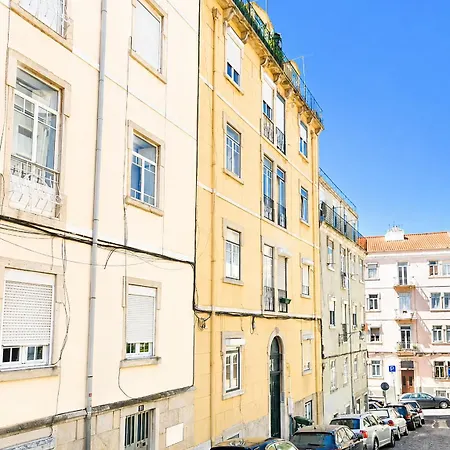 Daire Lovely Flat Close To Estrela And Lapa Lisboa